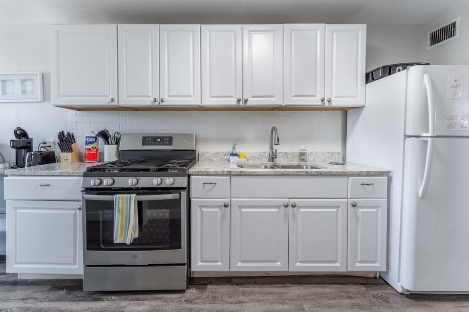 Experience the convenience of our well-equipped kitchen, equipped with modern appliances and all the essentials for your culinary adventures