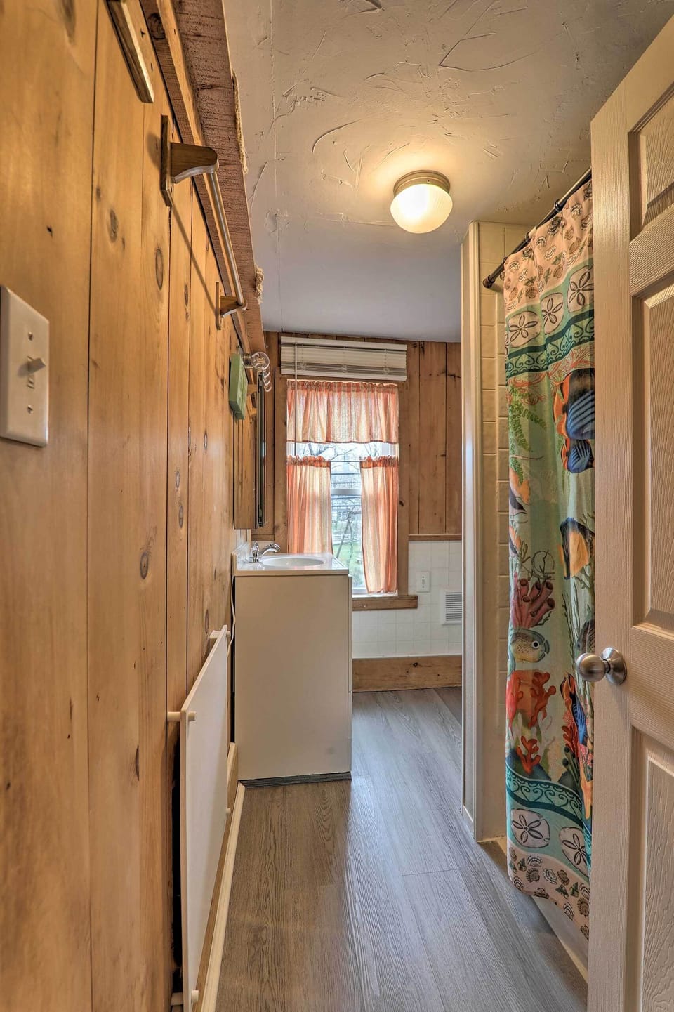 Full Bathroom | 2nd Floor
