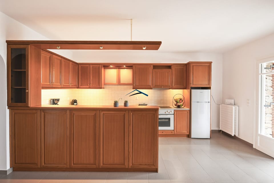 The fully equipped kitchen
