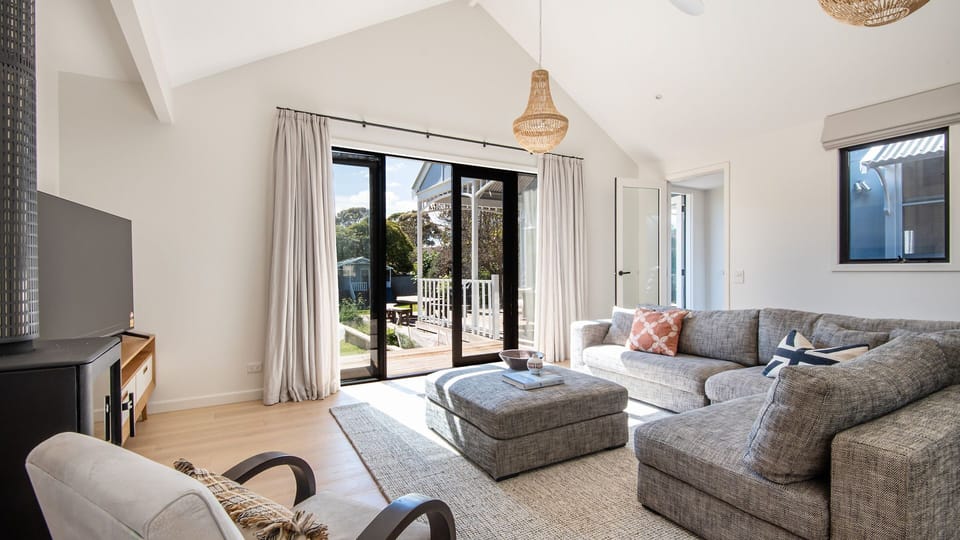 Cosy lounge with fireplace