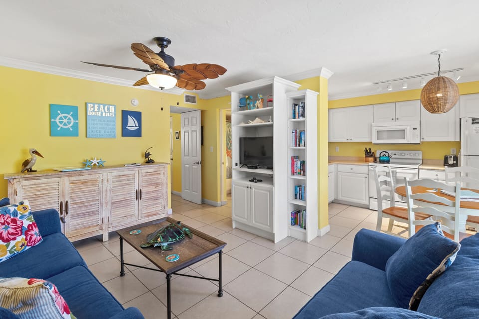 Combined living room and kitchen - cozy!