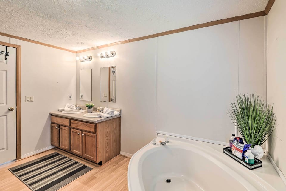 En-Suite Bathroom | Complimentary Toiletries