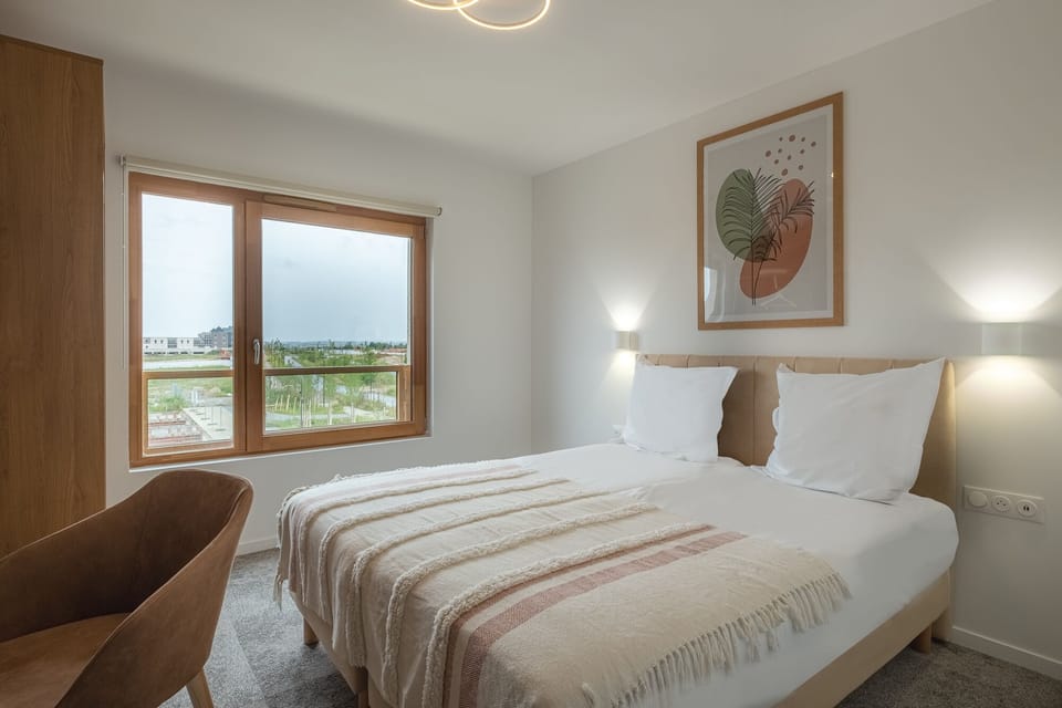 Twin Room | In-room safe, desk, laptop workspace, soundproofing