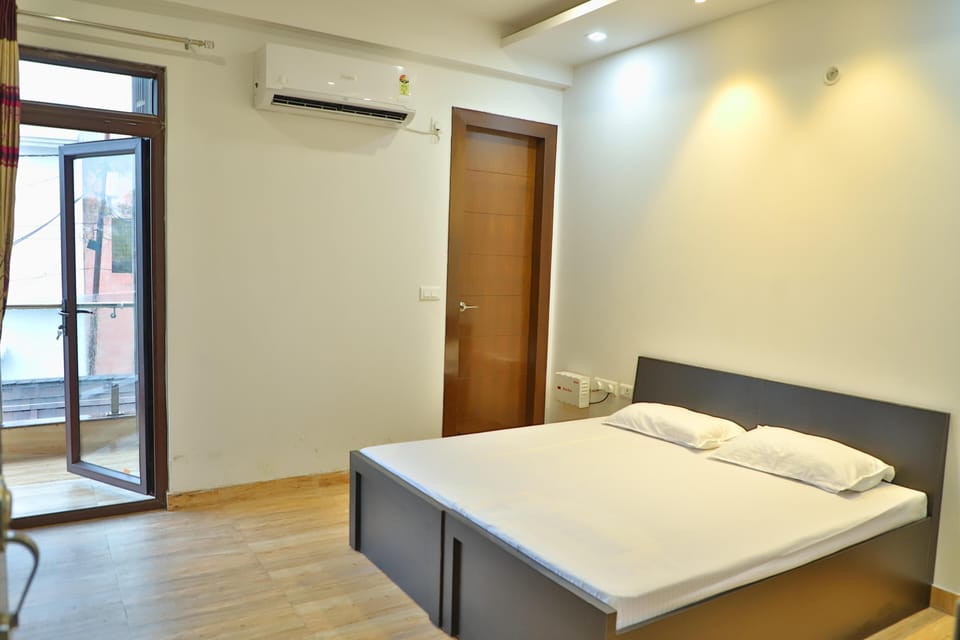 Apartment, 3 Bedrooms, Accessible, Smoking | 4 bedrooms