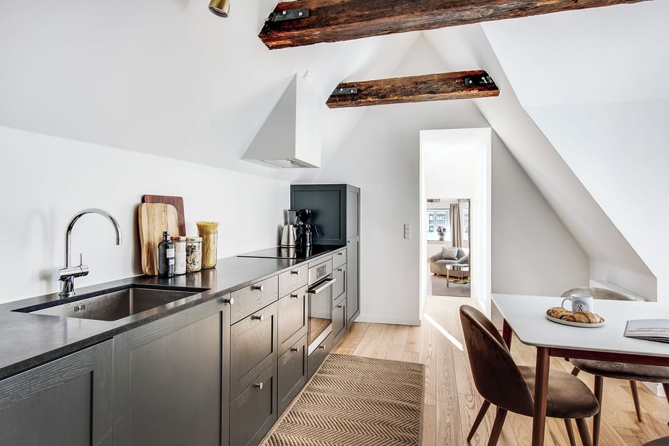 Apartment, 1 Bedroom, Terrace, City View | Dining