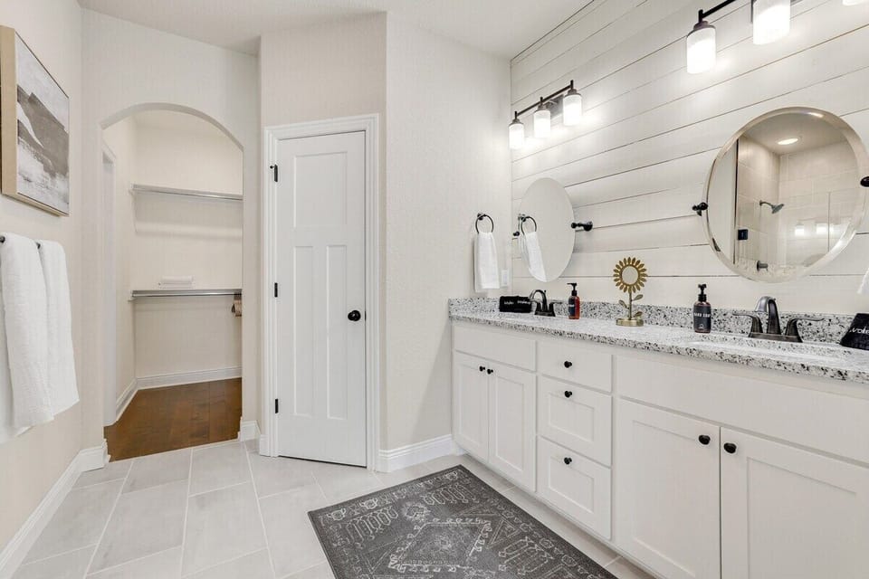 Another view of the Master bathroom.