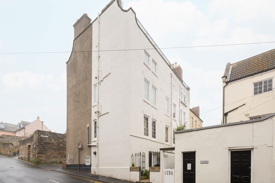 Devereux House, Whitby - Host & Stay