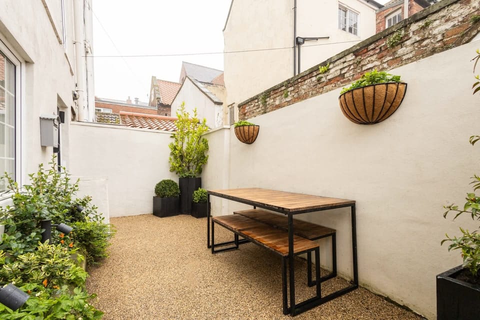 Devereux House, Whitby - Host & Stay