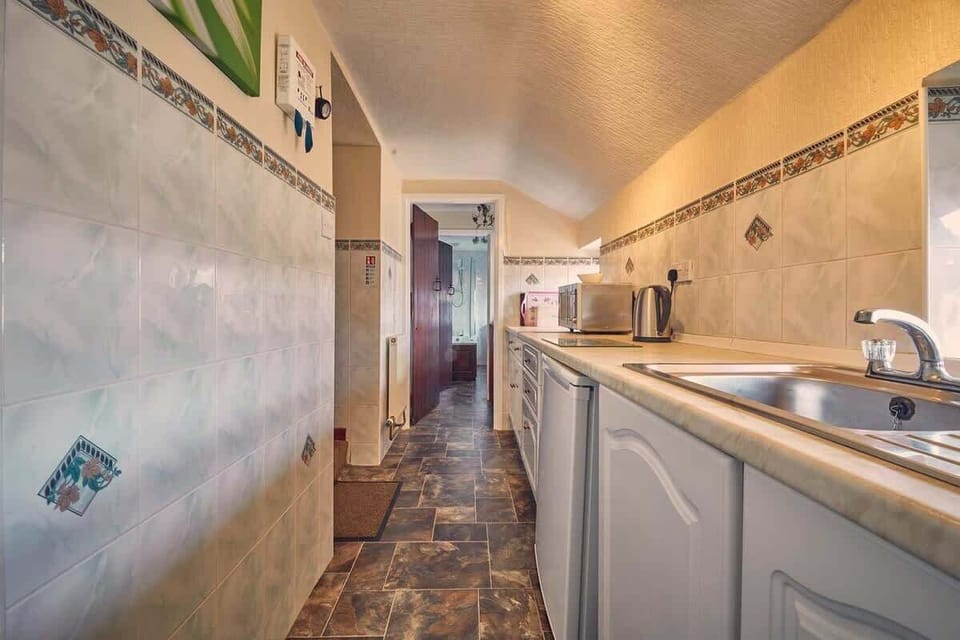 No.3 Rose Cottage Bamburgh, Belford - Host & Stay