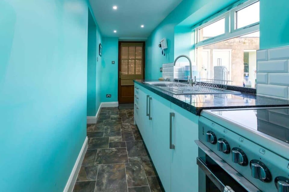 No.5 Poppy Cottage, Belford - Host & Stay