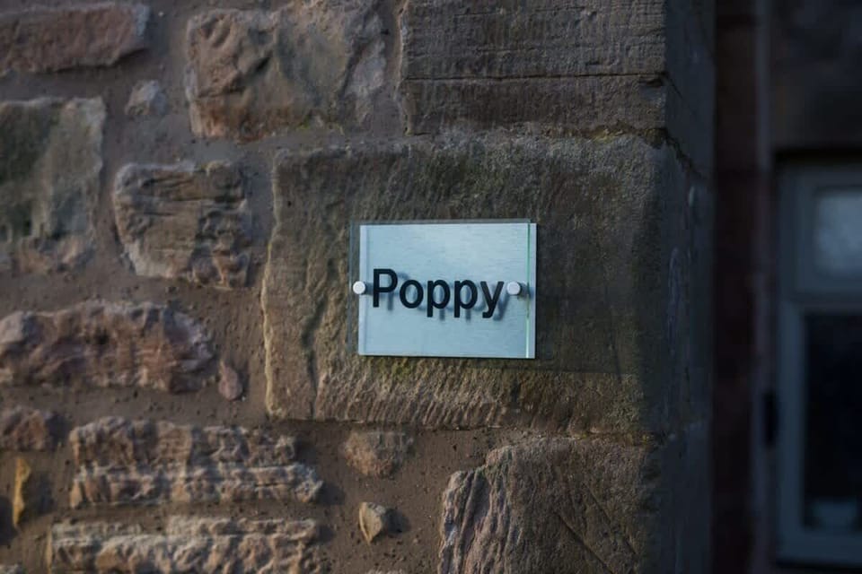 No.5 Poppy Cottage, Belford - Host & Stay