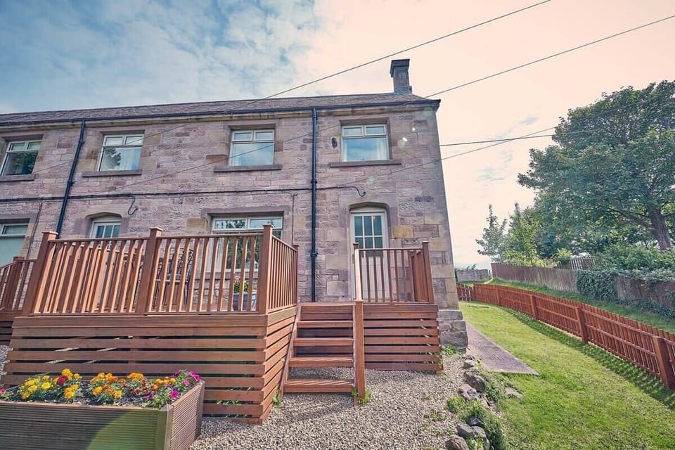 Tulip Cottage, Belford - Host & Stay