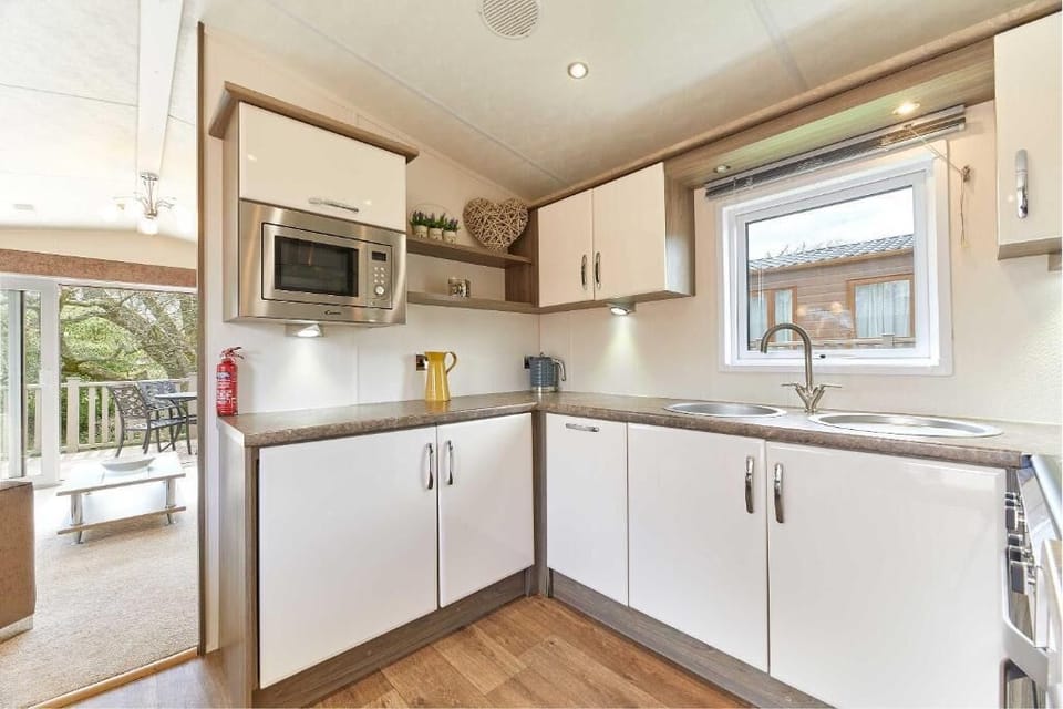 Butterfly Lodge, Felton - Host & Stay