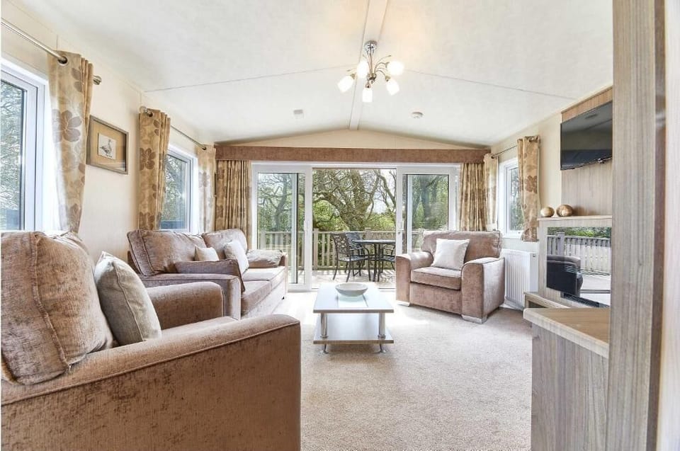 Butterfly Lodge, Felton - Host & Stay