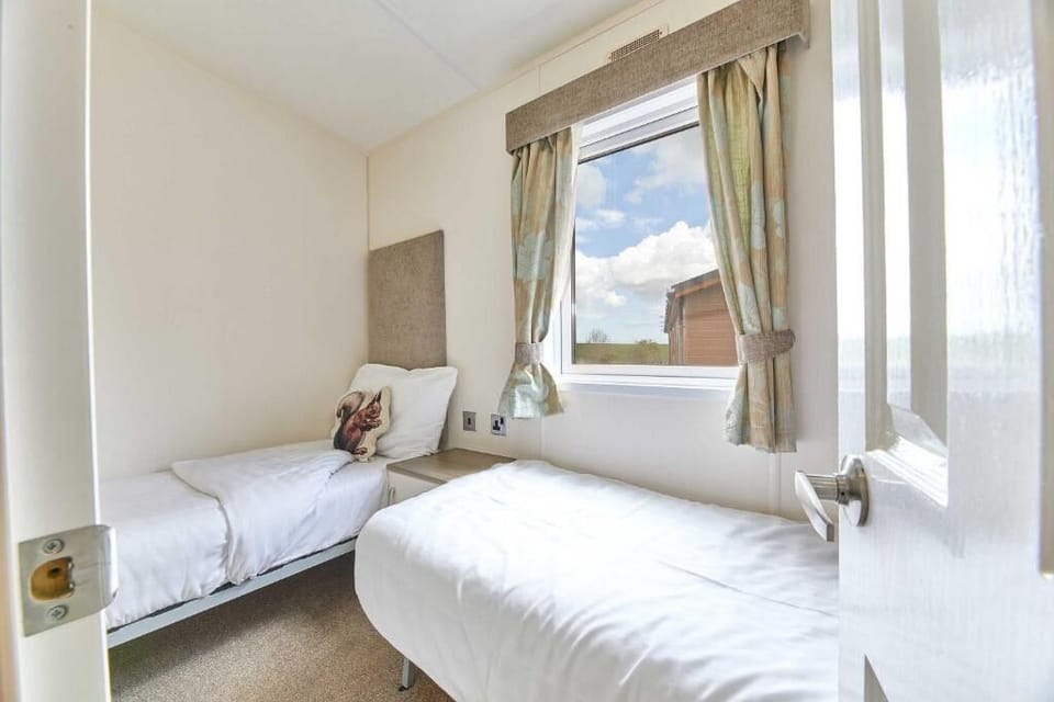 Butterfly Lodge, Felton - Host & Stay