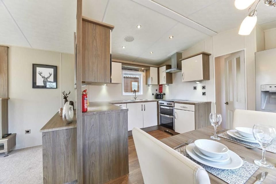 Butterfly Lodge, Felton - Host & Stay