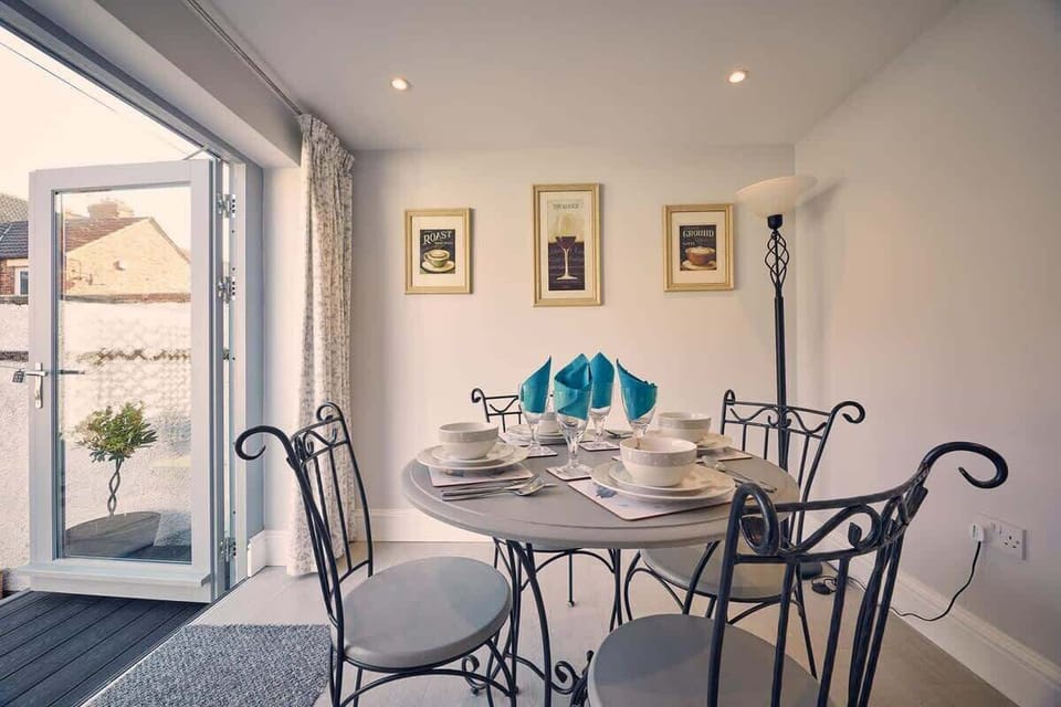 Roselyn By The Sea, Newbiggin-by-the-Sea - Host & Stay