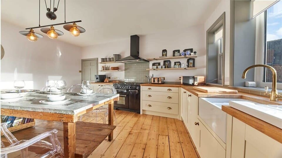 Peacock House, Tynemouth - Host & Stay
