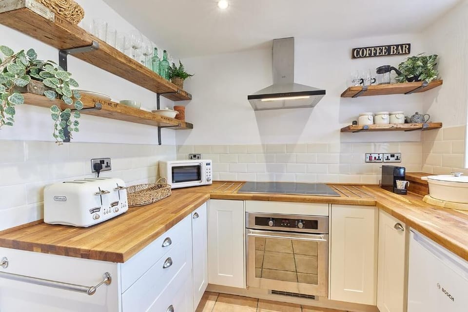 Waterleap Cottage, Ovingham - Host & Stay