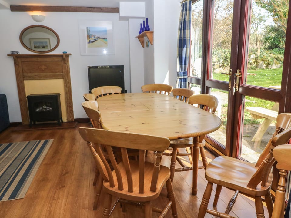 Cottage | Private kitchen | Fridge, microwave, dishwasher, electric kettle
