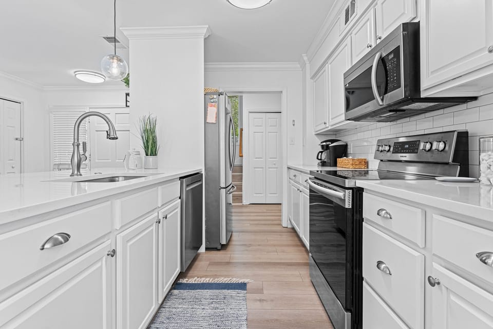 Fully equipped kitchen with barstools at counter