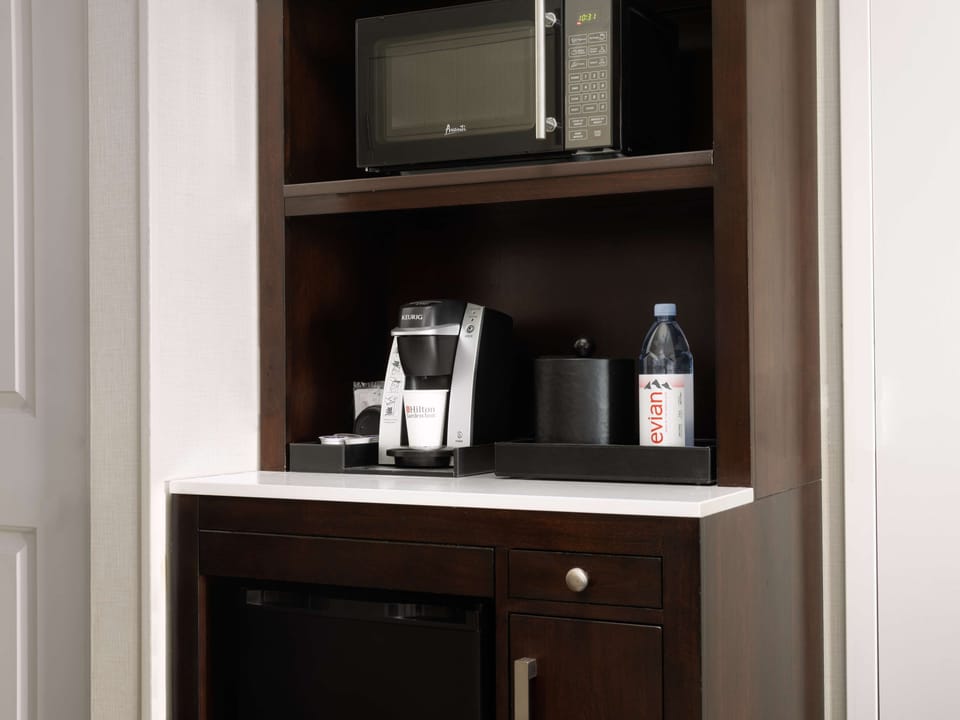 Down comforters, in-room safe, desk, blackout drapes