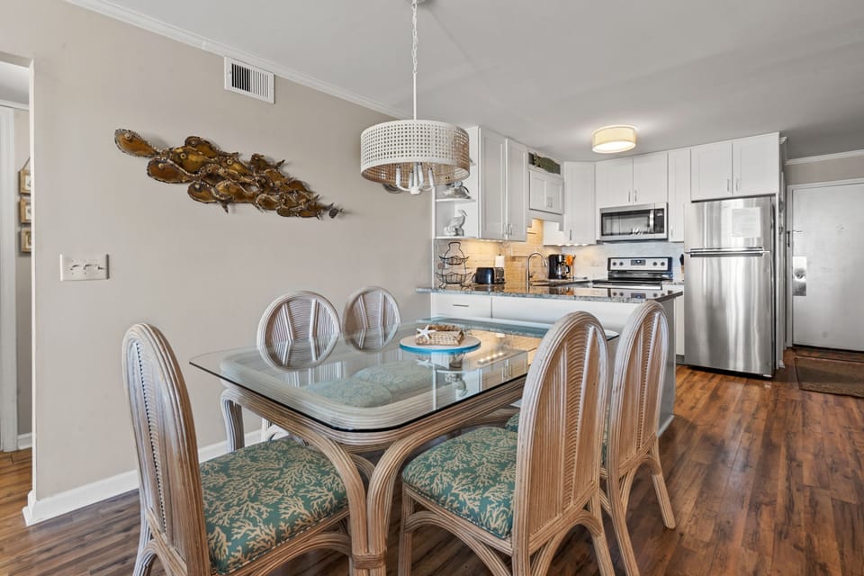 Dining Room, Dining Table, Furniture, Indoors, Table