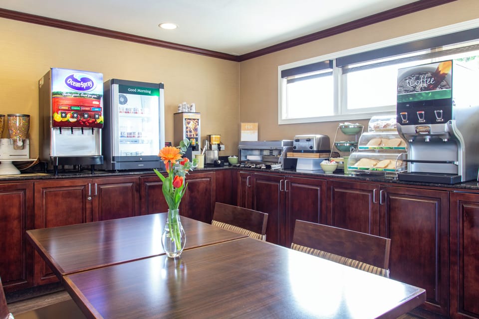 Free daily continental breakfast