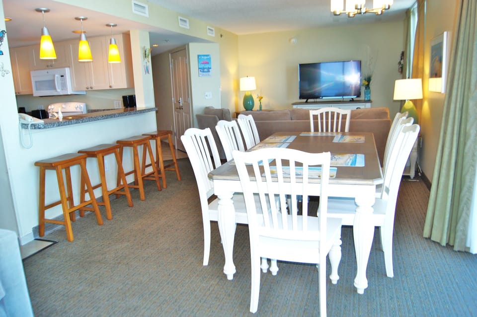 Dining Room/Breakfast Bar