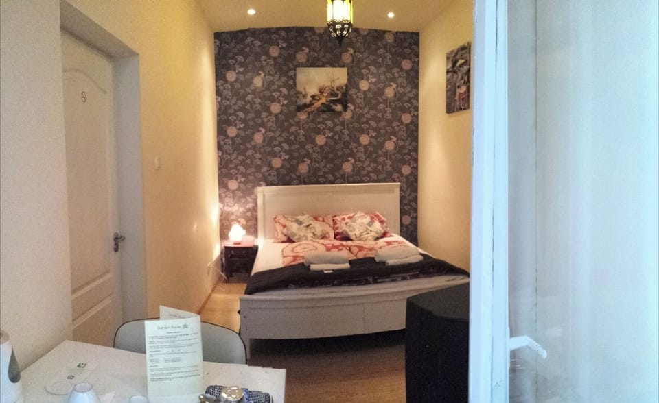 Standard Double Room, Shared Bathroom | Individually decorated, individually furnished, desk, iron/ironing board