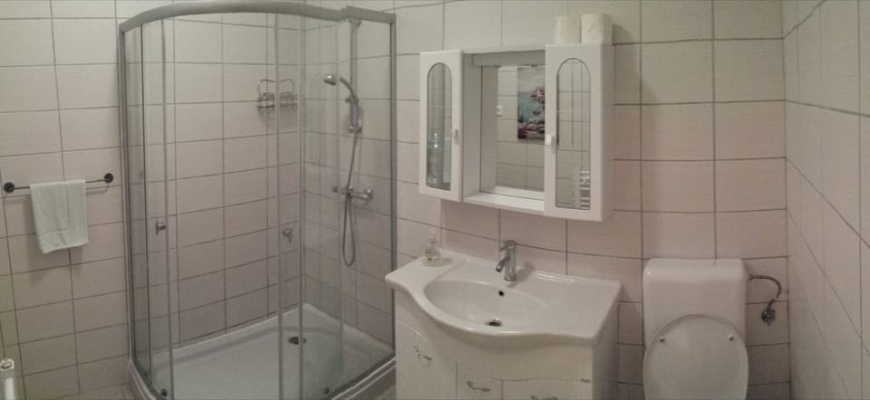 Standard Double Room, Shared Bathroom | Bathroom | Shower, hair dryer, towels