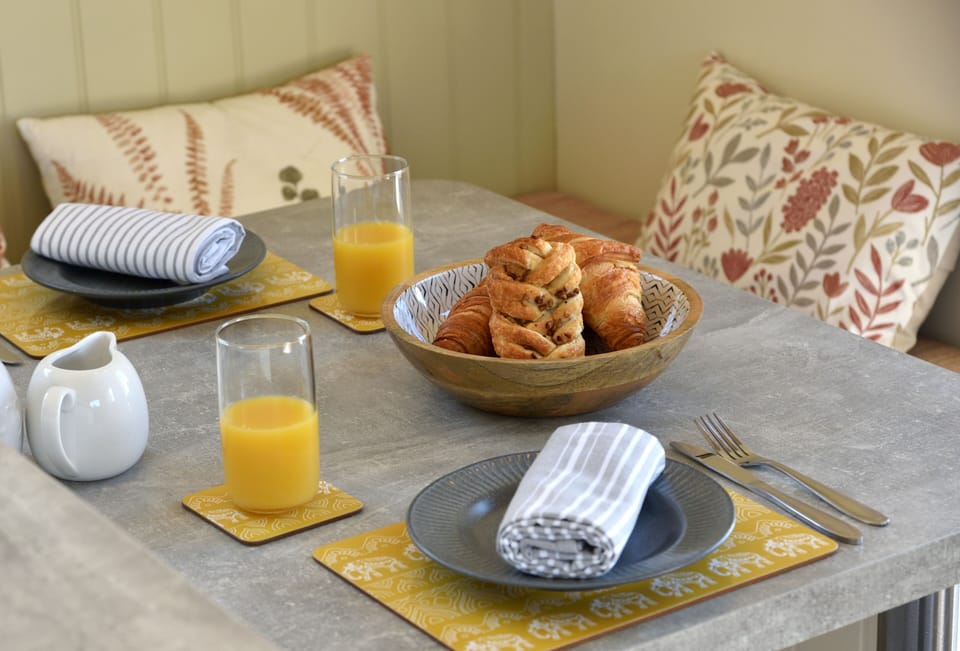 Cottage | Private kitchen | Fridge, microwave, dishwasher, electric kettle