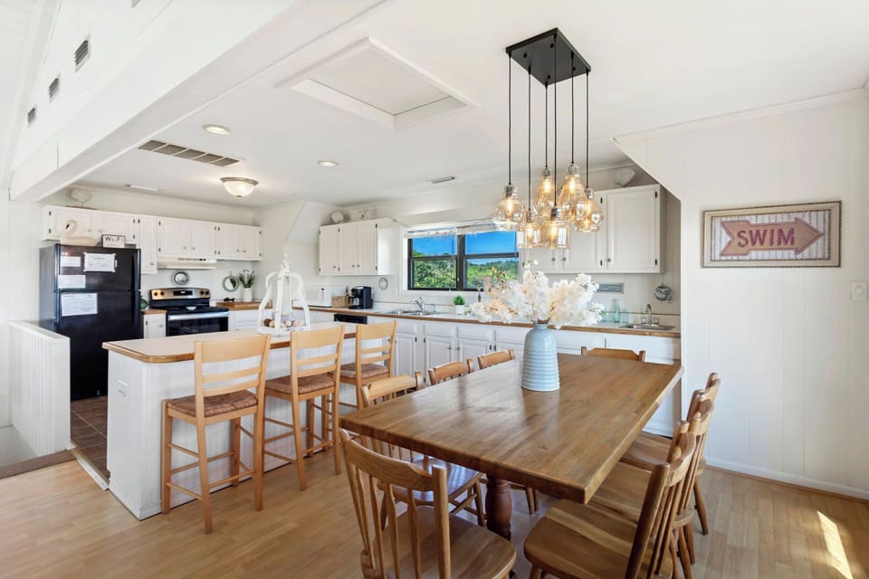 Eat together in the tastefully decorated Dining Area or at the Counter Bar.