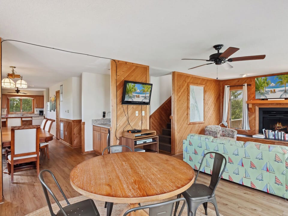 Settle into the Oceanview Breakfast Nook for slow and easy mornings with a cup of coffee and a sunrise.