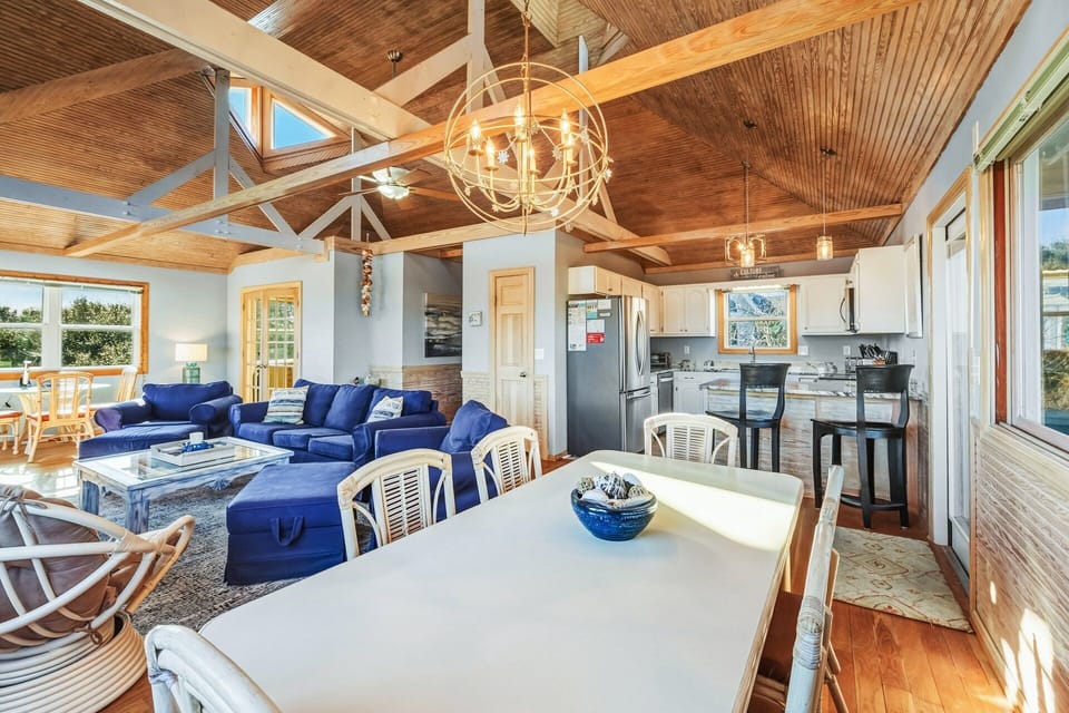 The open top level is perfect for enjoying your vacation together.