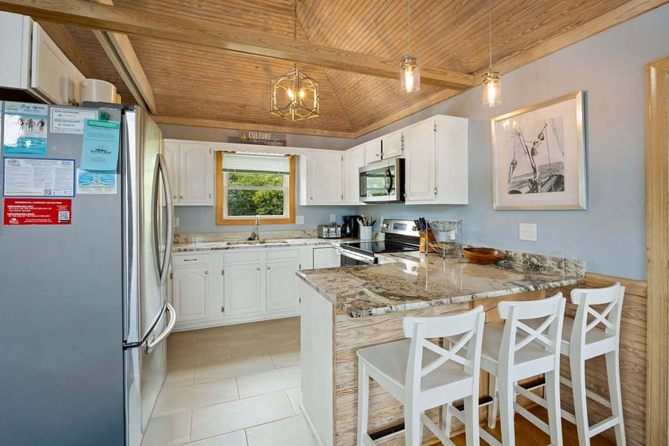 Whip up a delicious meal that the whole family will enjoy in the fully equipped Kitchen.