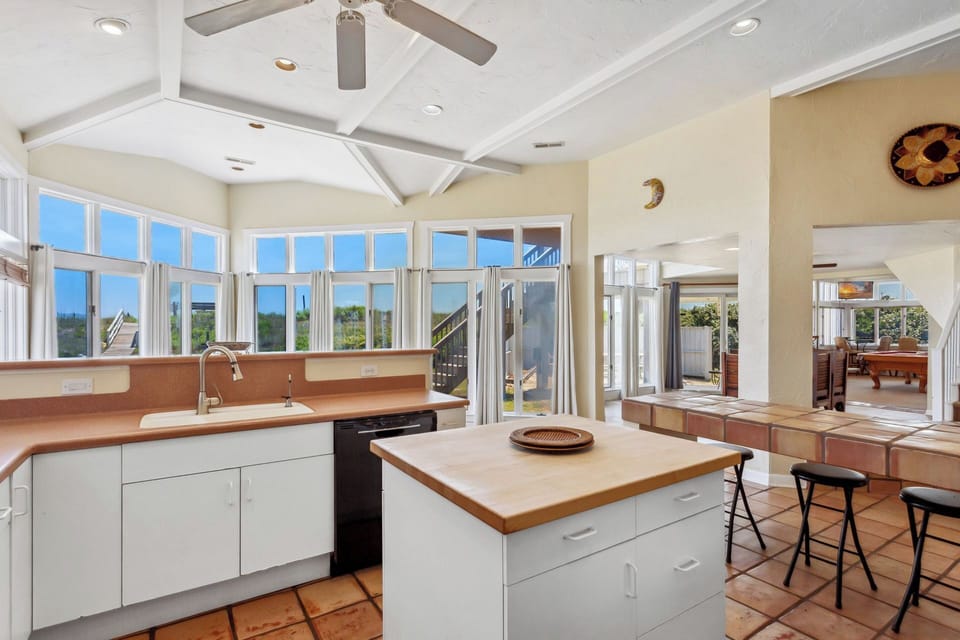 The beautiful, spacious Kitchen is ideal for whipping up an unforgettable meal that the whole family will enjoy.