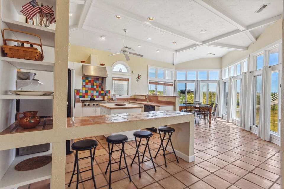 The beautiful, spacious Kitchen is ideal for whipping up an unforgettable meal that the whole family will enjoy.
