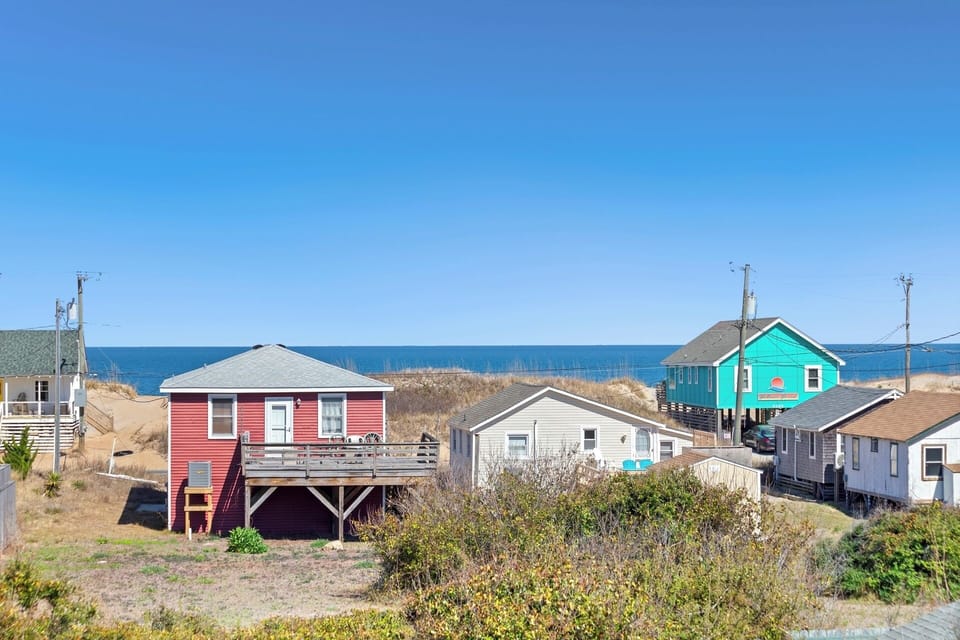 Conveniently located just one block, or a 3-minute walk, from the beach in the heart of Kitty Hawk, Jo's Bungalow boasts picturesque views of the Atlantic Ocean!