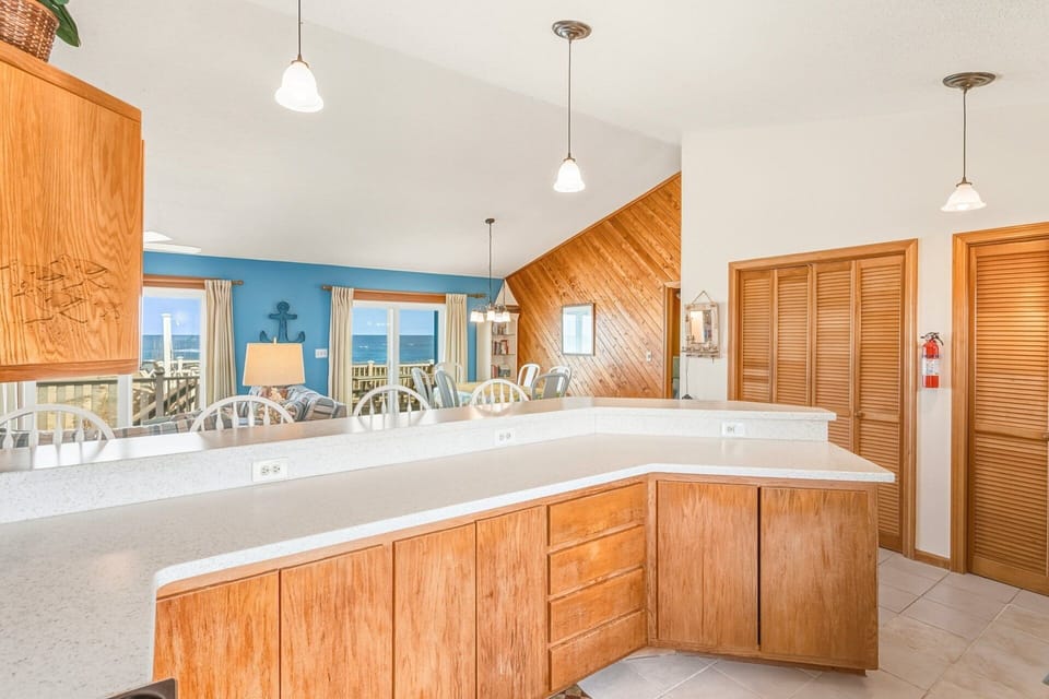 With high ceilings and fantastic natural lighting, the ocean views are both beautiful and relaxing.