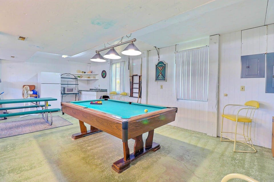Garage game room
