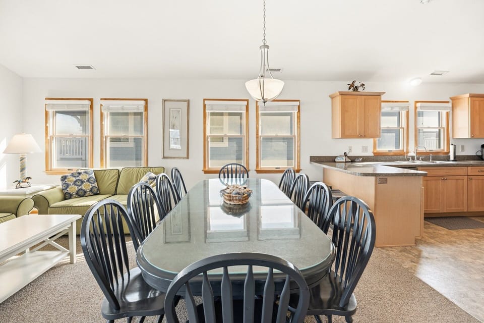 The dining area offers seating for up to 10 guests.