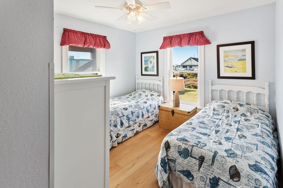 Get the kids settled into the Bedroom with 2 Twin Beds!