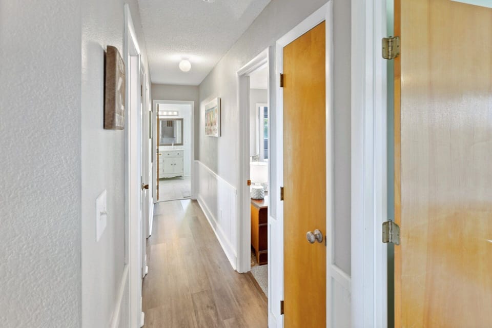 Mid Level Hallway