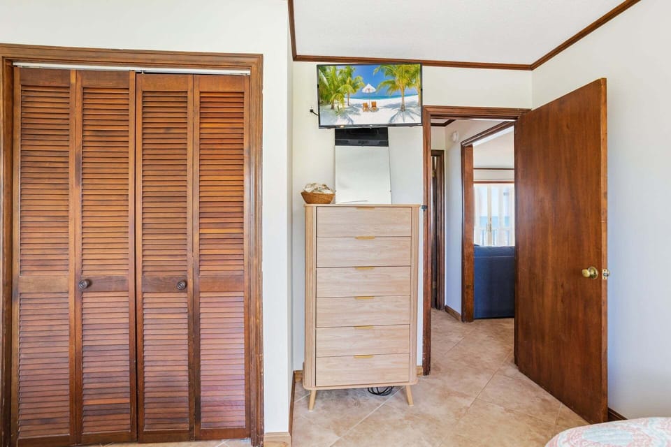 Rest up in the Bedroom with 2 Twin Beds!