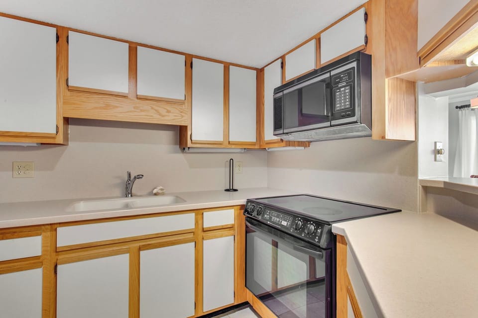 The tastefully decorated Kitchen with a pass-through Counter Bar has everything you need to prepare a delicious seafood spectacular that your whole family will enjoy.