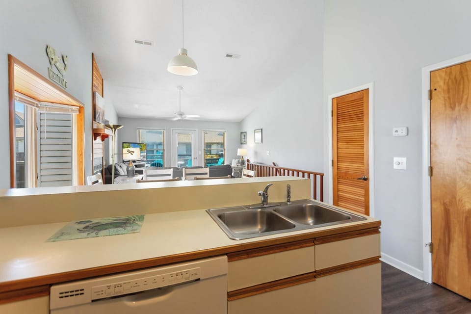 Impress the family with your cooking skills in the modern Kitchen!