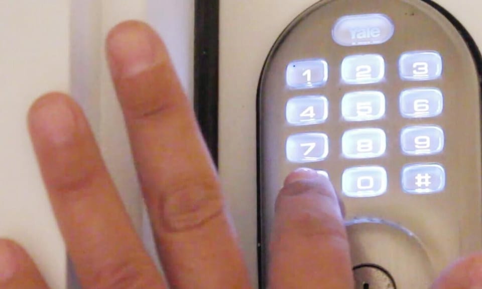 Contactless keyless entry provided.