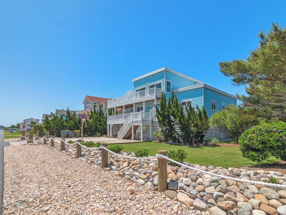 Outfitted with all the amenities and appointments that modern families require to stay entertained, and surrounded by a bounty of pristine shorelines and noted attractions and sites, this Outrageous Beach Xperience lives up to its name.