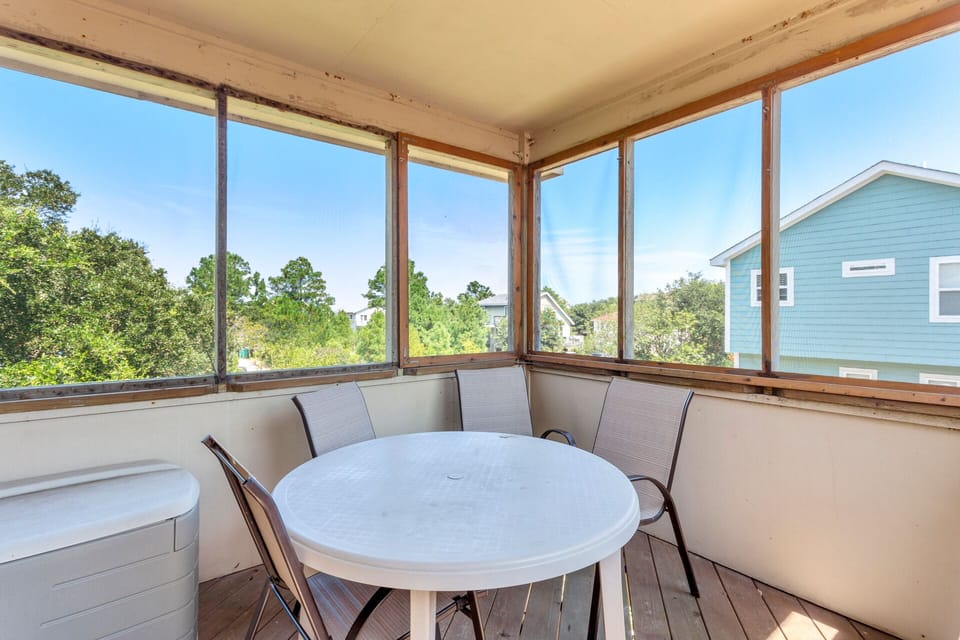 Top screen in porch
